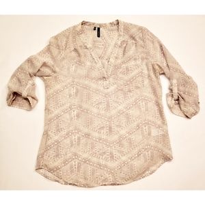 Lightweight Button Sleeve Pocket Top